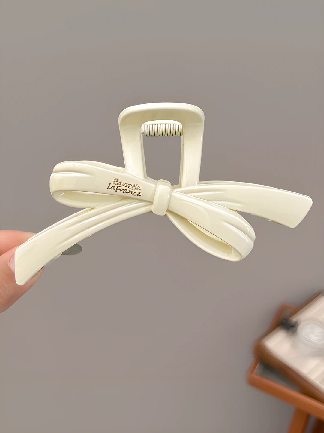 Bow letters white - 12.5 cm