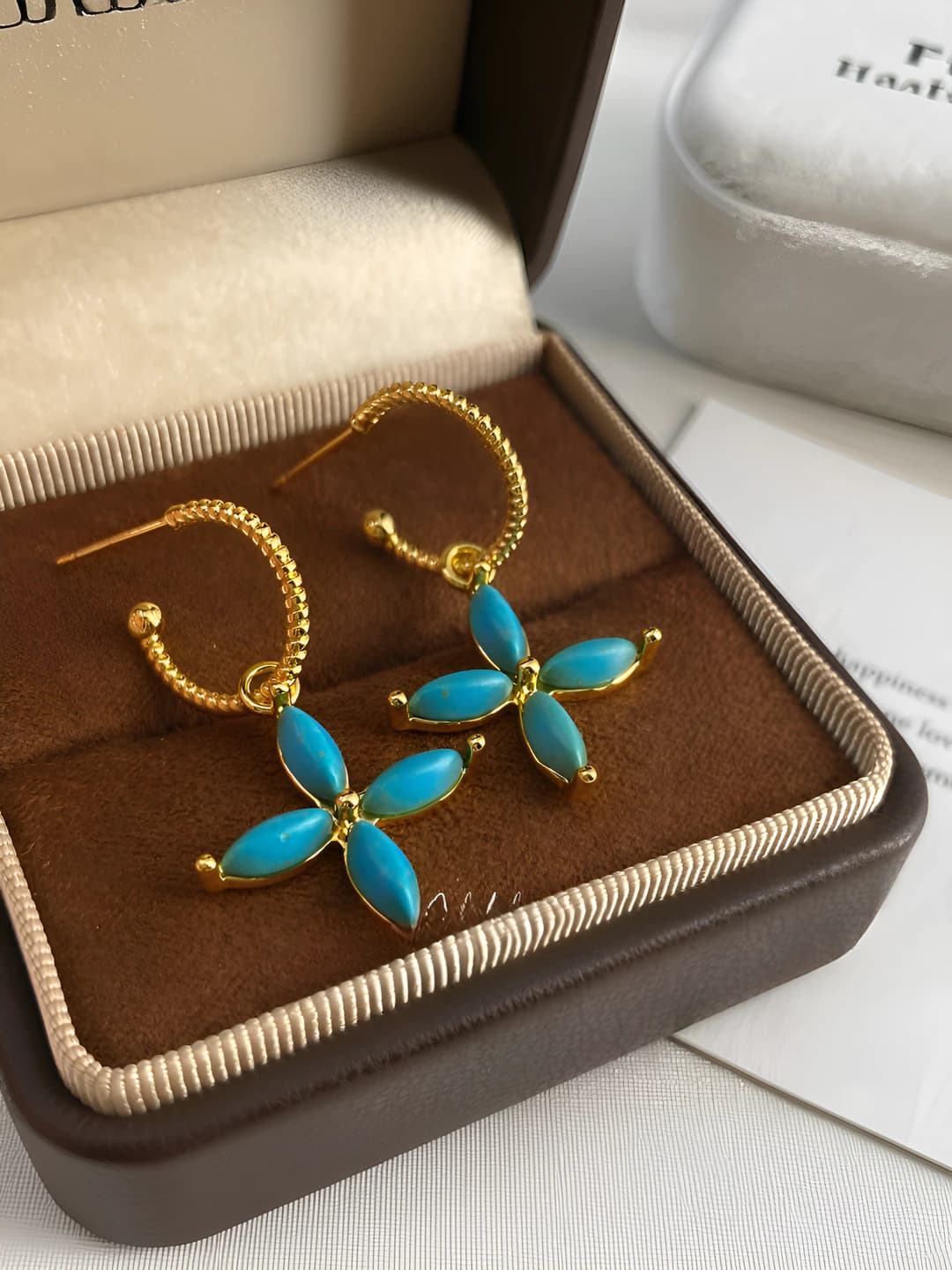 Turquoise four-leaf clover clip