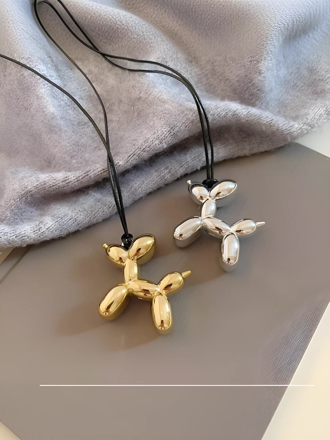 Women's balloon-dog pendant necklace, autumn-winter, 2026