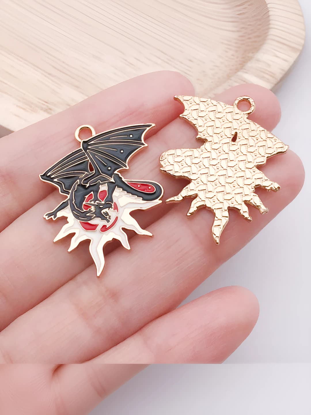 1 pc black drop western dragon sun dragon 26x26mm-2.25g-25223