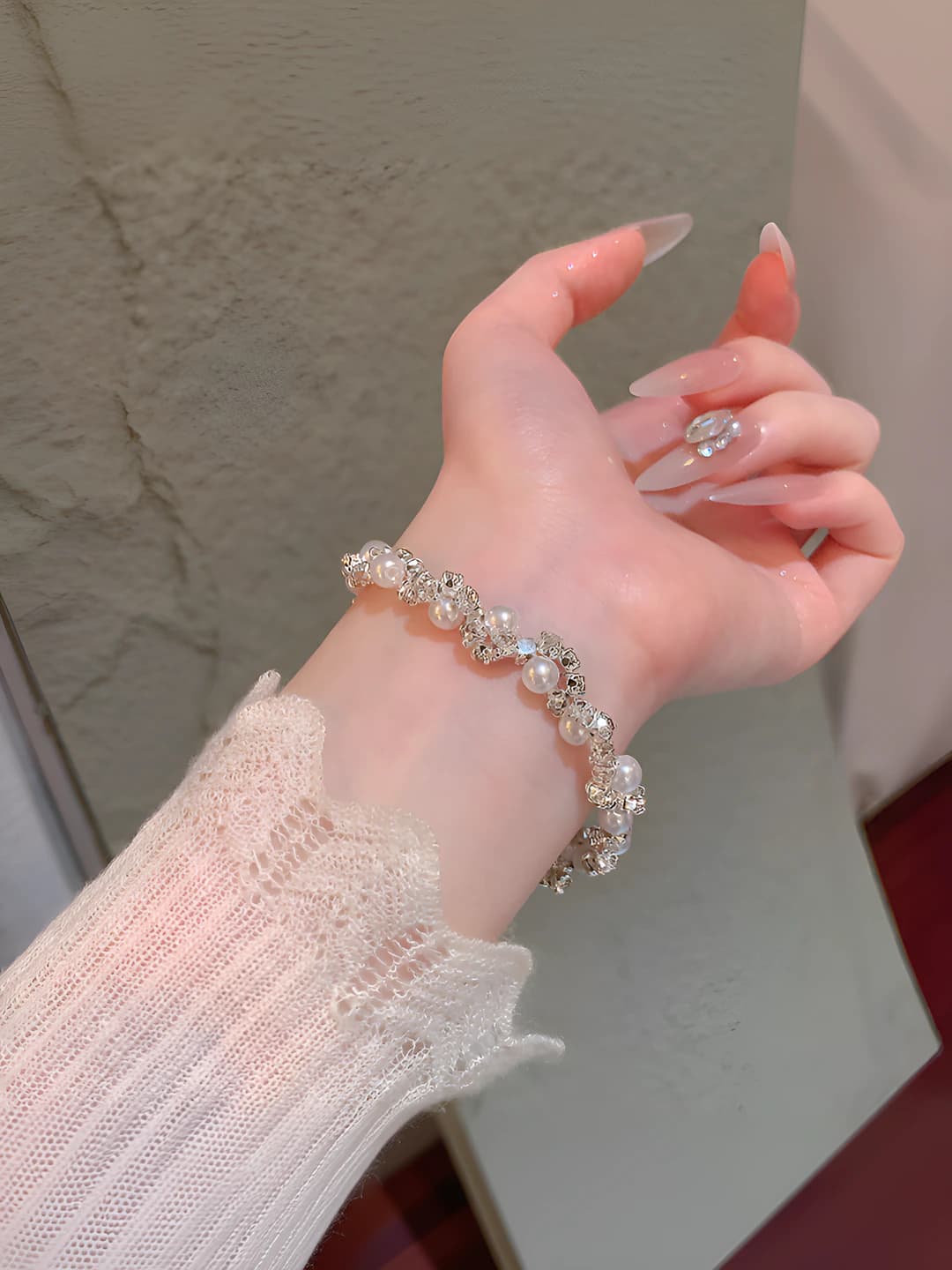Women's Korean style retro bracelet with zircon and pearls in geometric shape