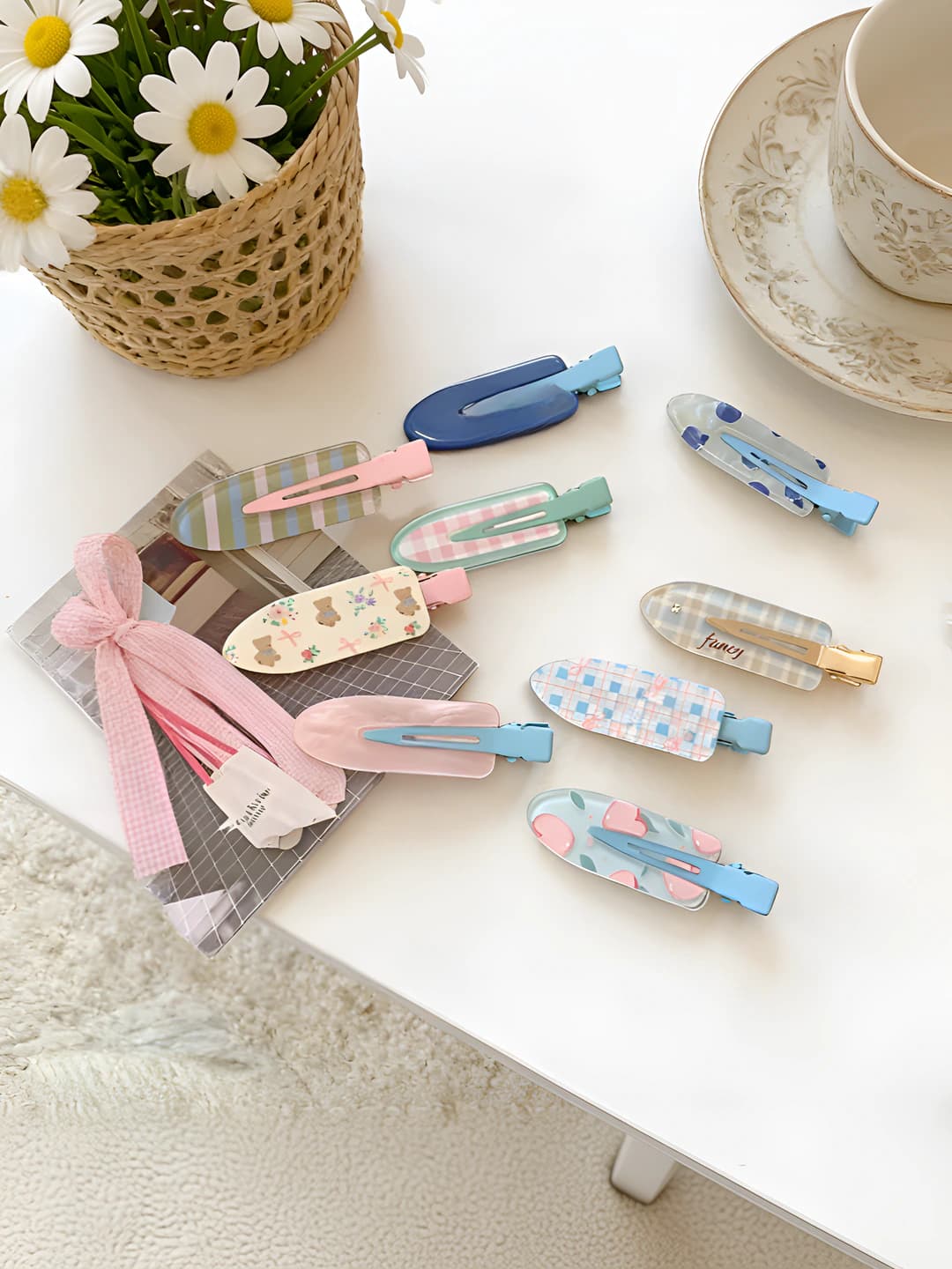 Women's hair clips: seamless, colorful, preppy style, design element ellipse and lines