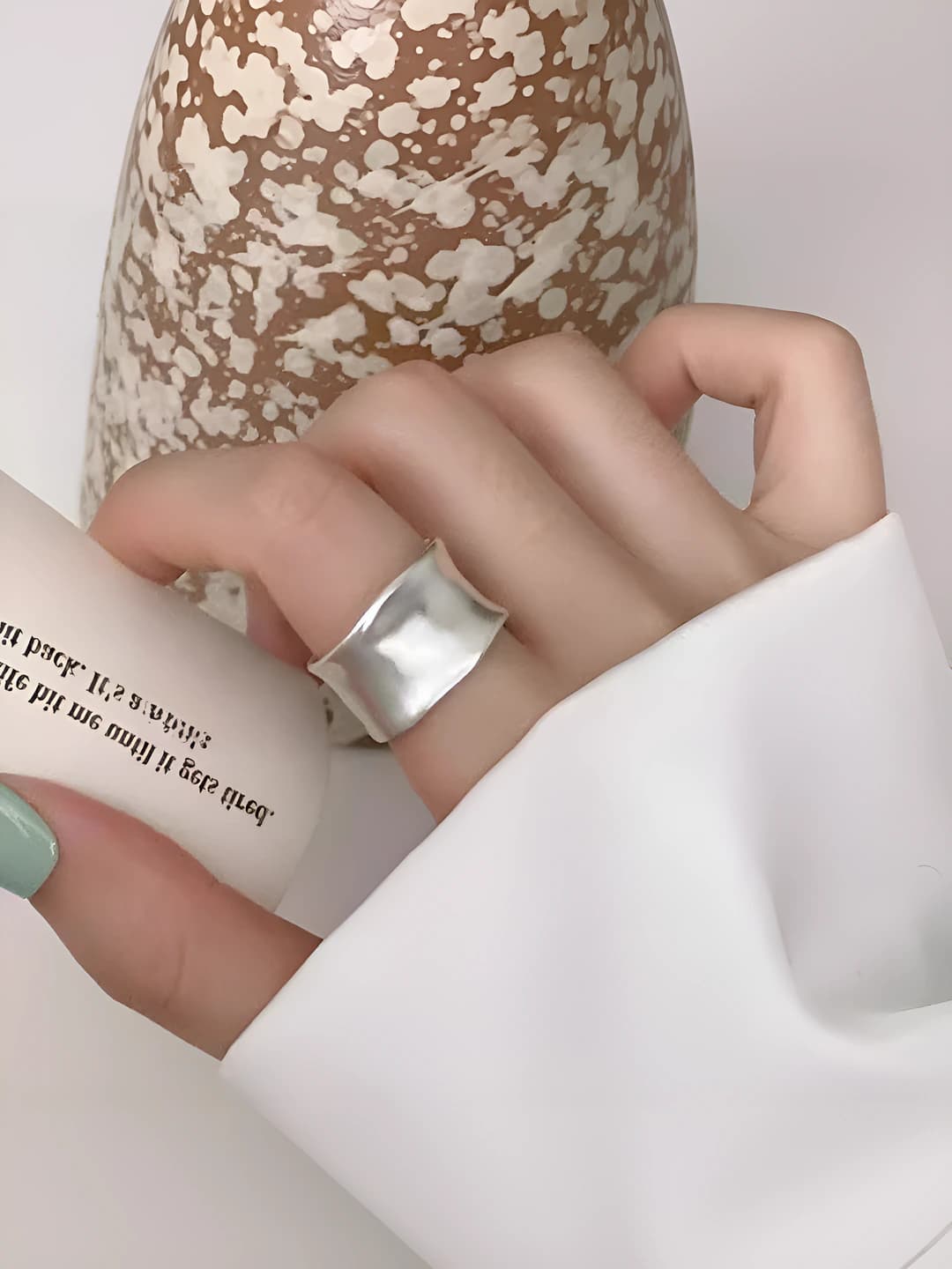 Wide geometric ring J0831A
