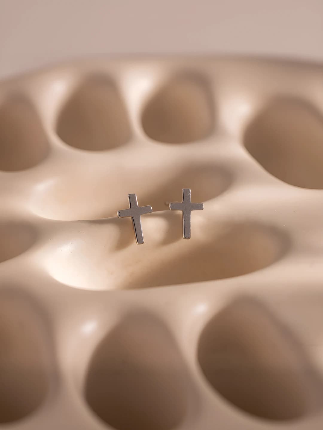 Silver, cross studs pair