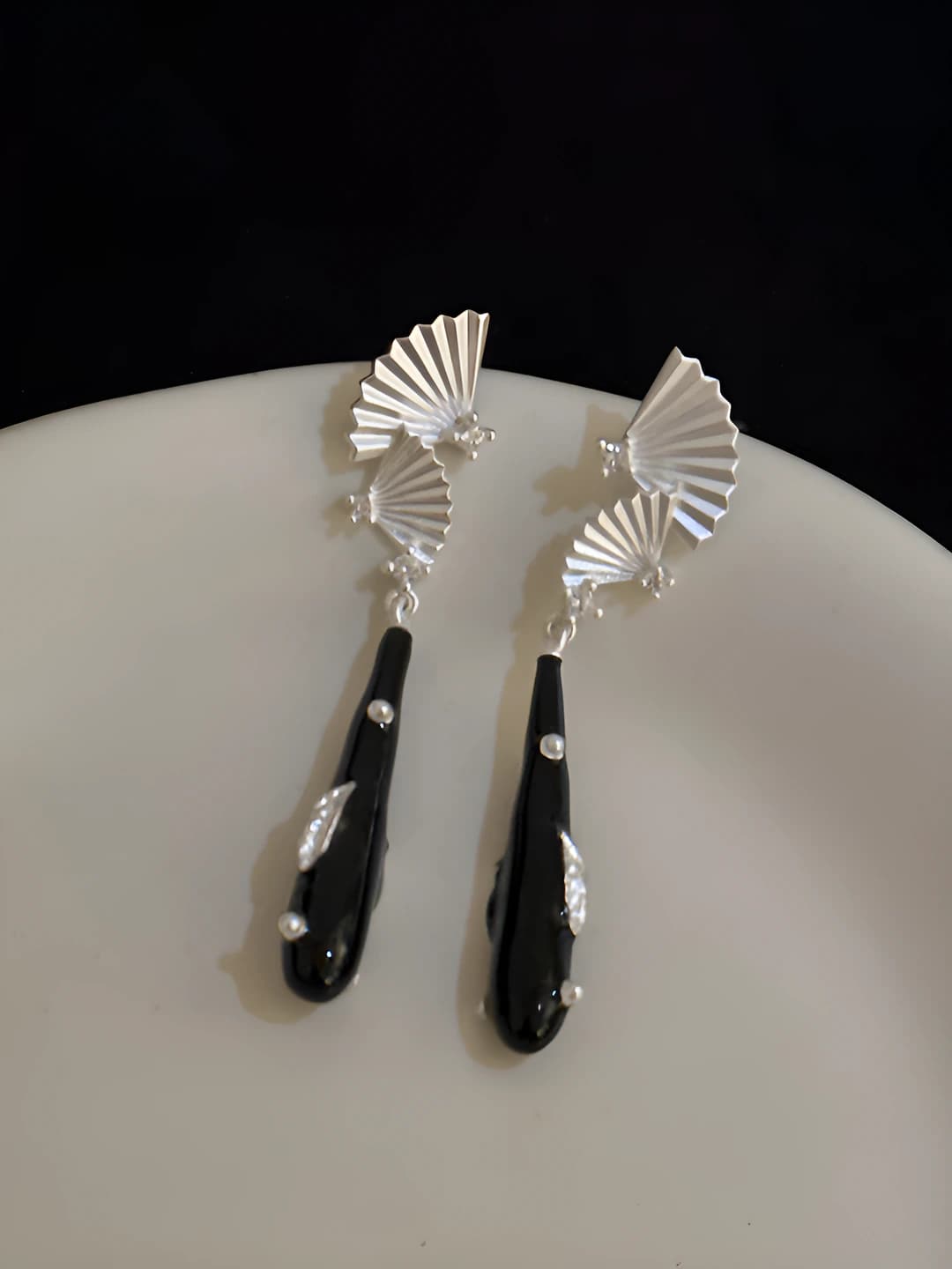 64 ear clip - silver - black