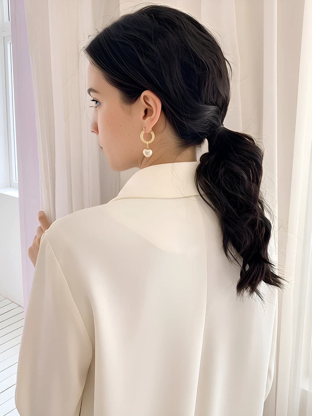 Women's retro pearl drop hoop earrings in light luxury style