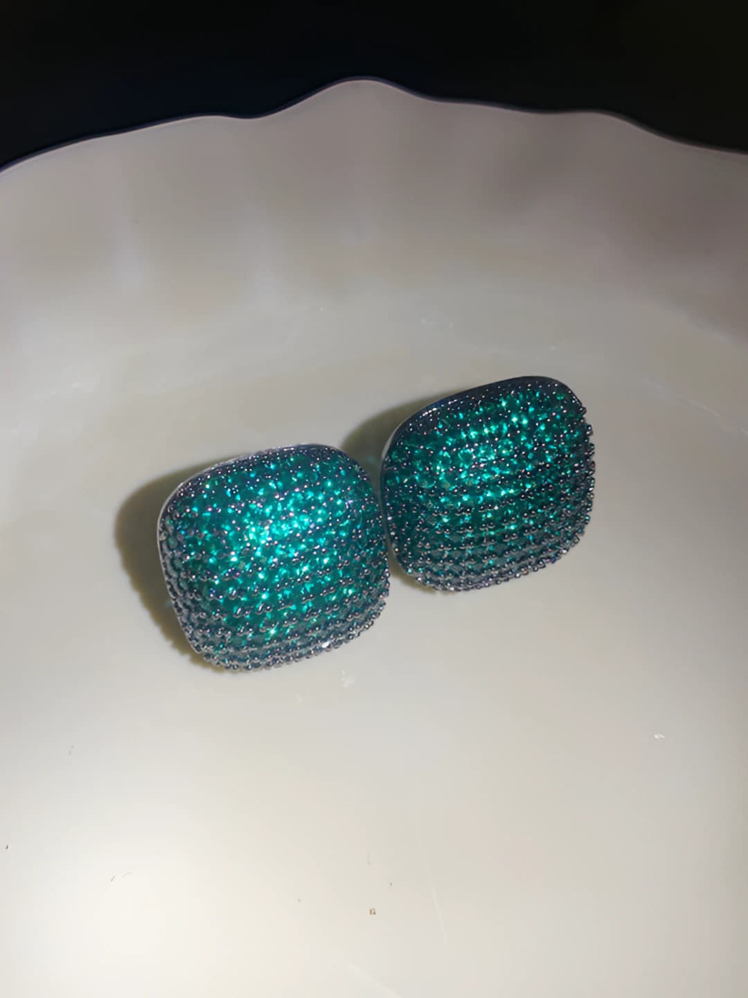 26# Silver post - Black - Green