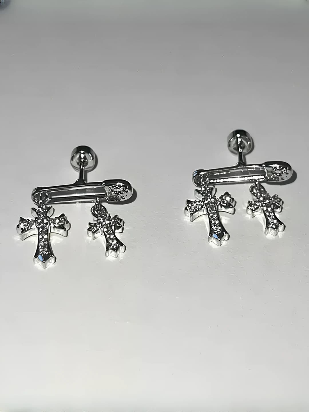 Cross drop earrings made of 316L titanium steel, 316L titanium steel post, real gold plating, hypoallergenic, geometric design element, sweet and edgy style