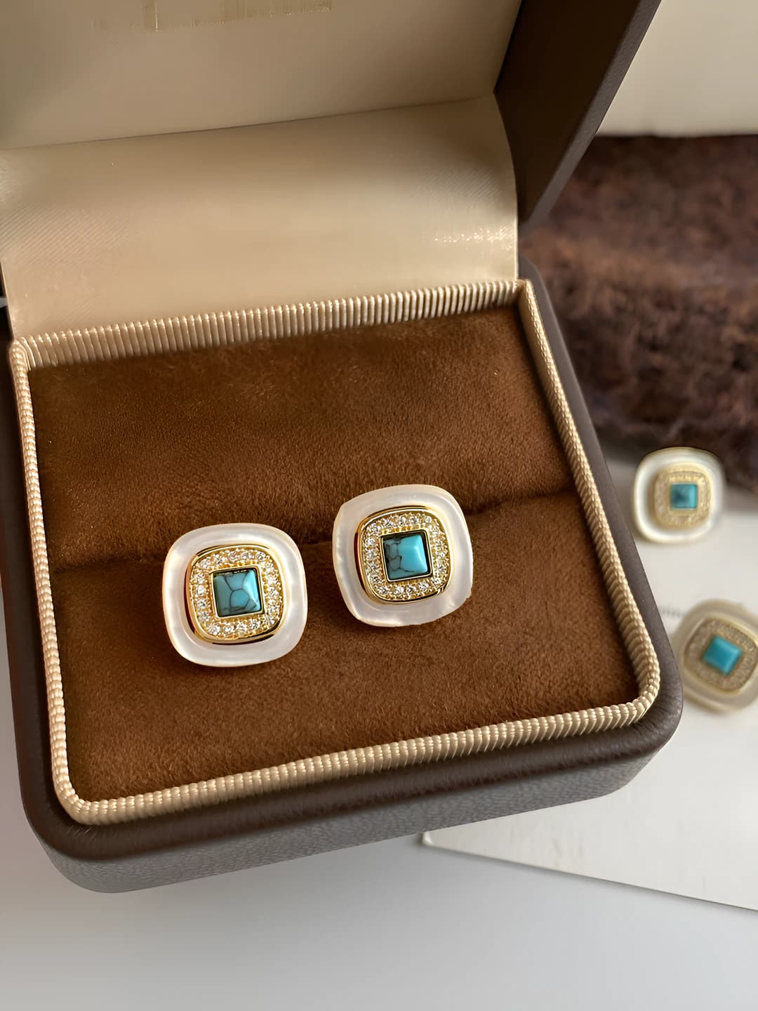 Women's retro square earrings in white mother of pearl and turquoise, 2026