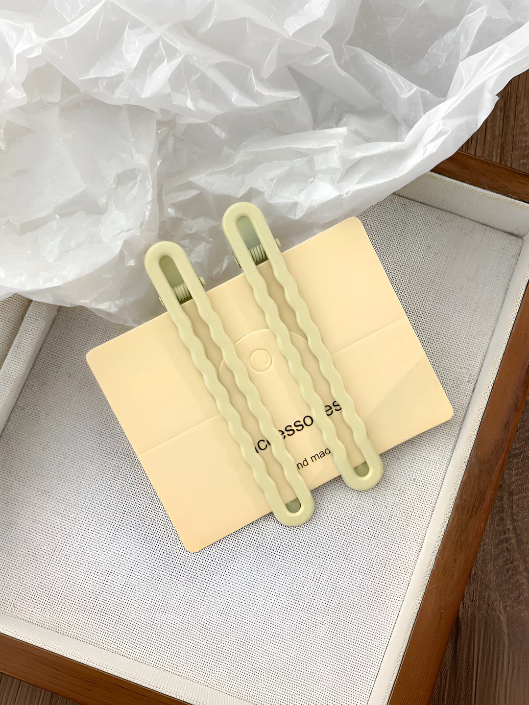 1# Beige wavy clip - pair OPP pack 8.3 cm