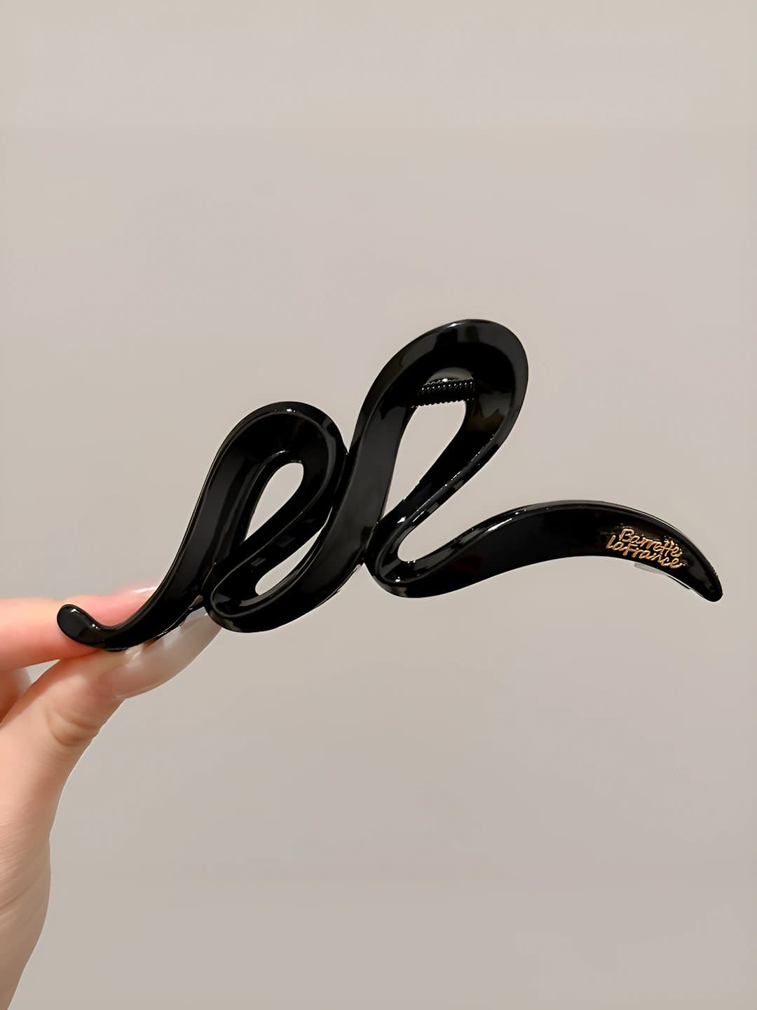 Yorqin qora to'lqinli tutqich 13.5 cm