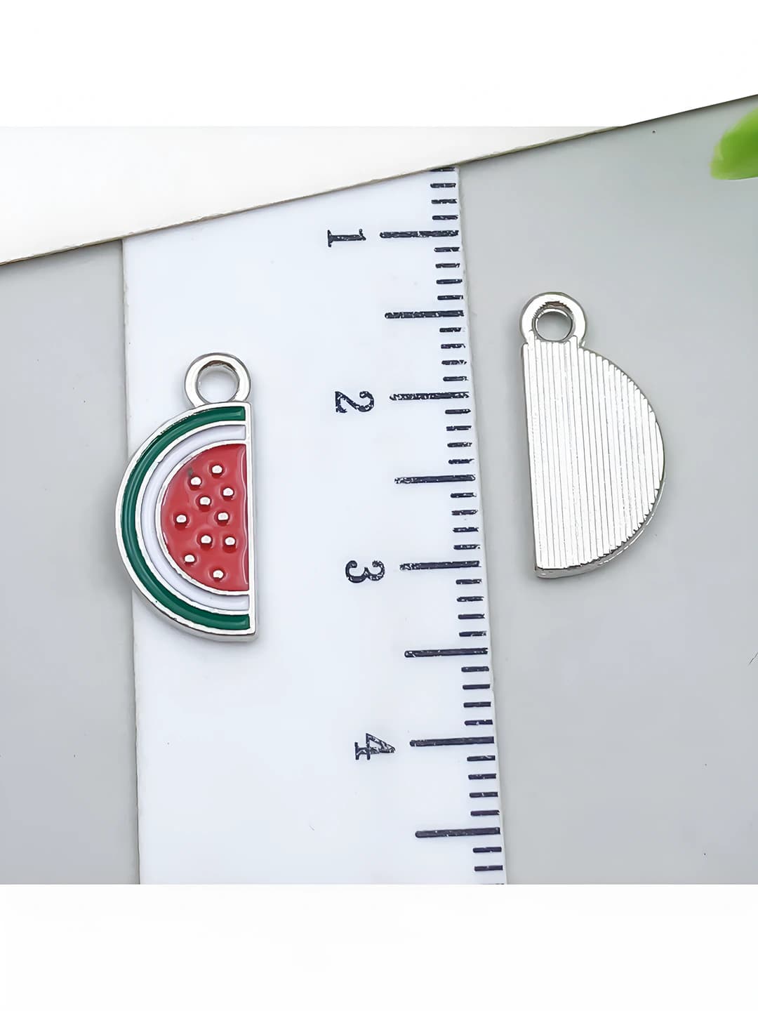 1 pc White K, Red Watermelon, 8x17mm, 0.7g