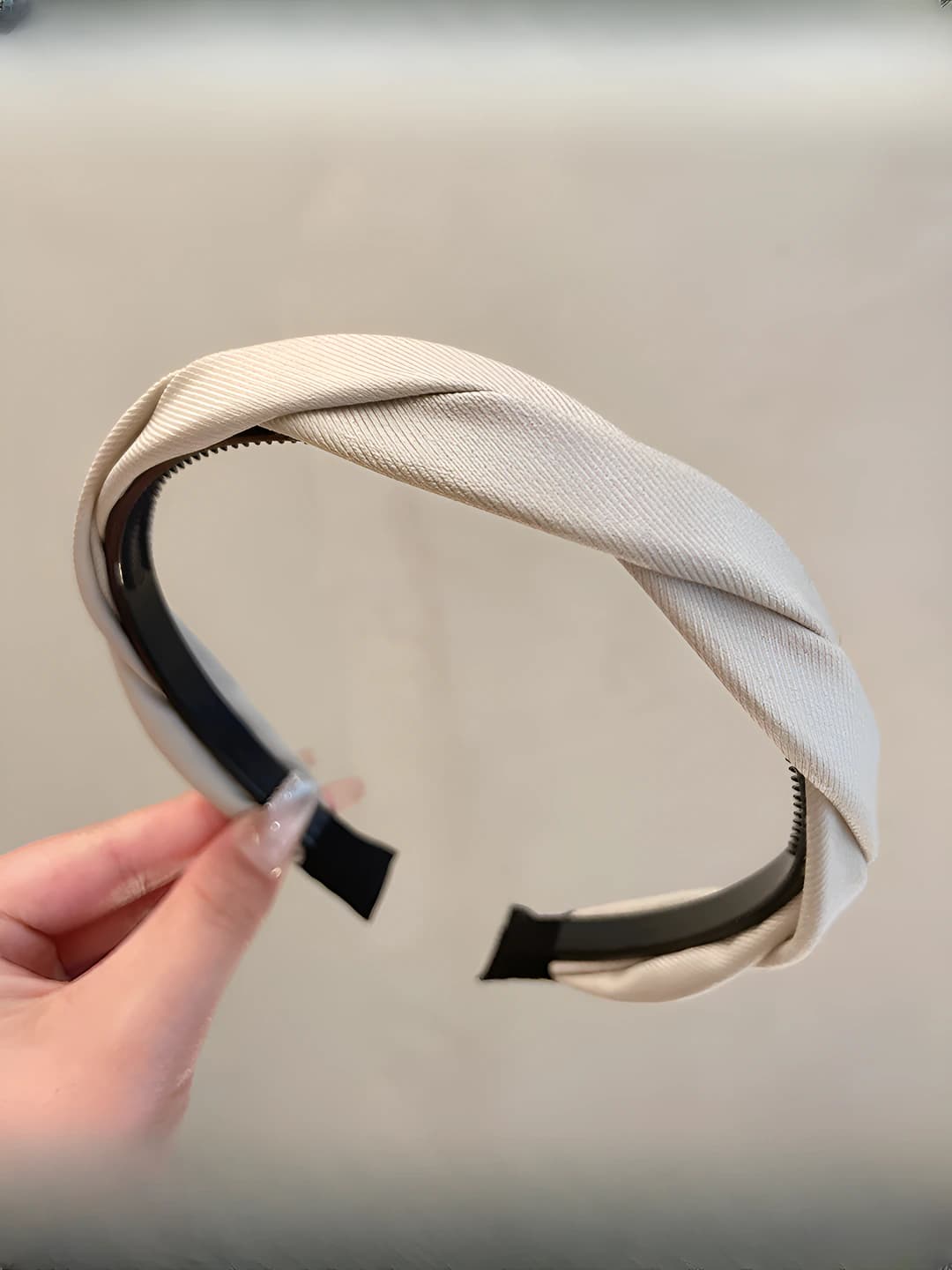 Off-white [width ~3 cm]