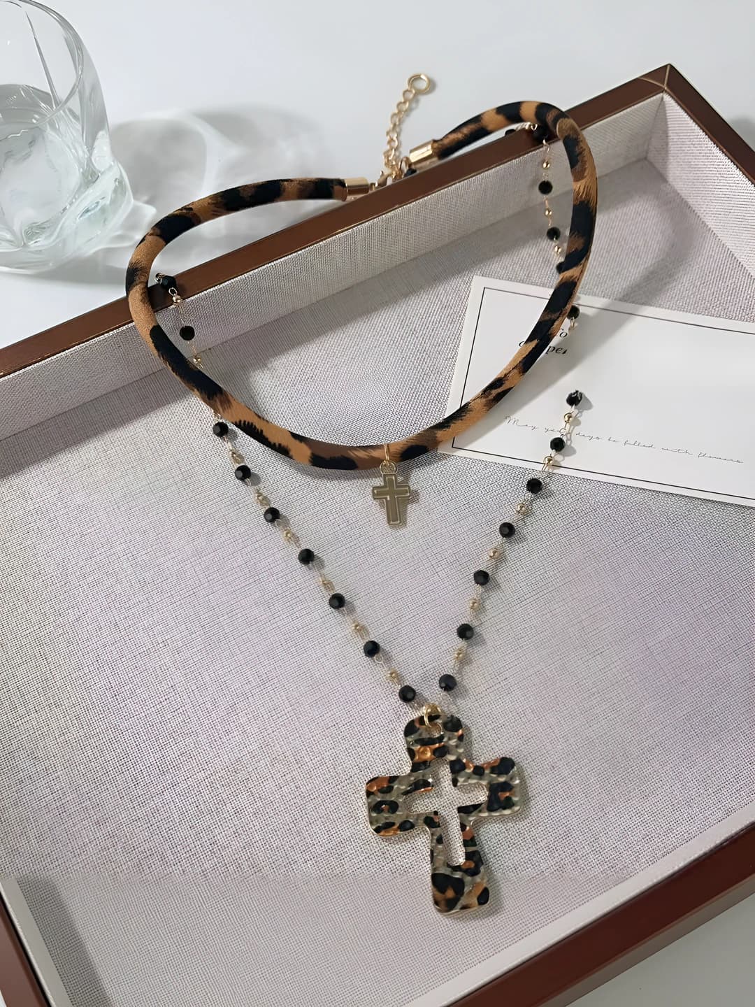 Cross pendant necklace