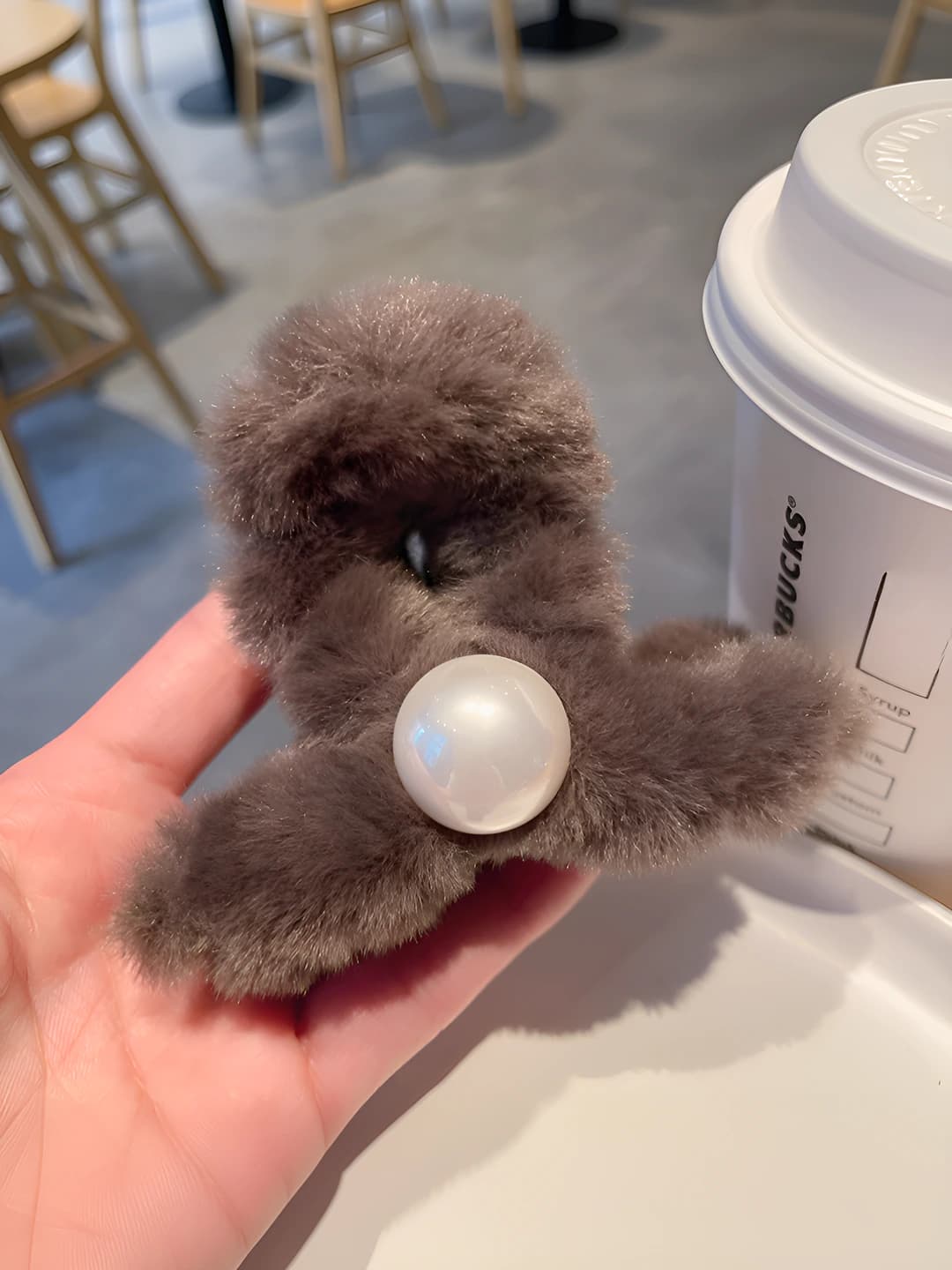 Flocked letter Y pearl dark coffee-8cm