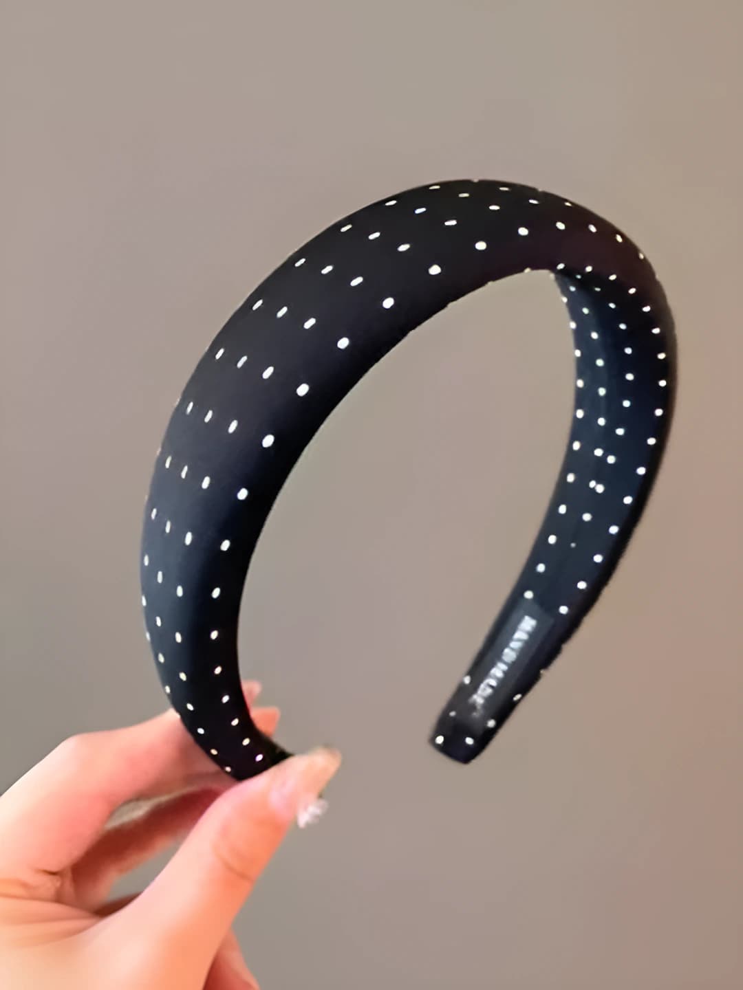 4# Qora, dog'chalar, 3 cm