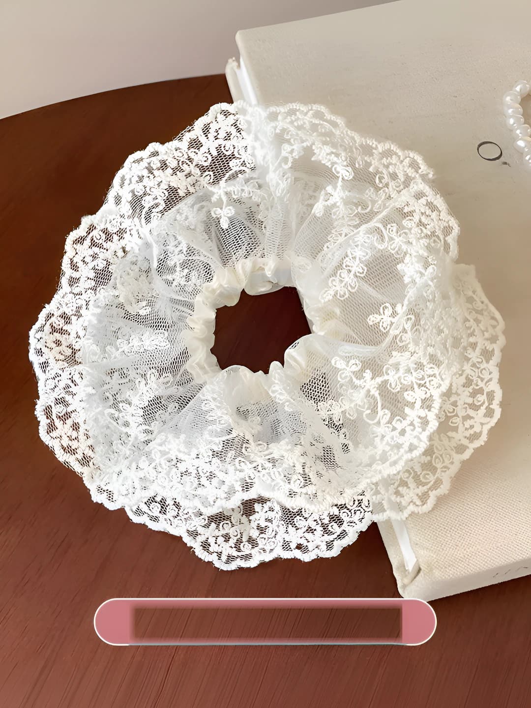 Wood leaf lace off-white scrunchie - 13CM