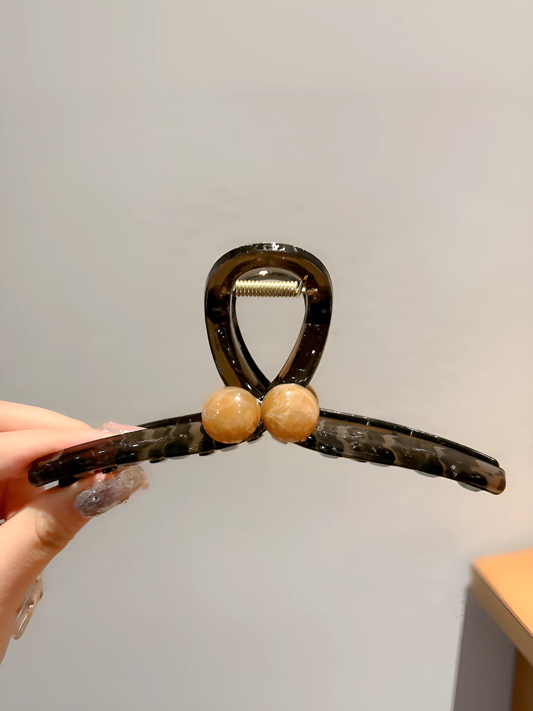 8# Amber glossy pearl clip 15cm