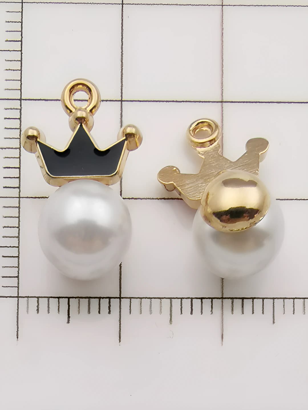 Black crown bead 11x18.5-1.1g