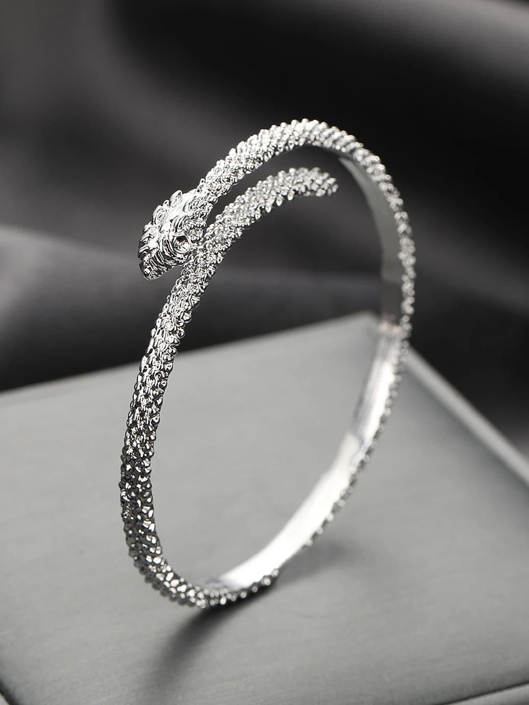 Snake bracelet White K