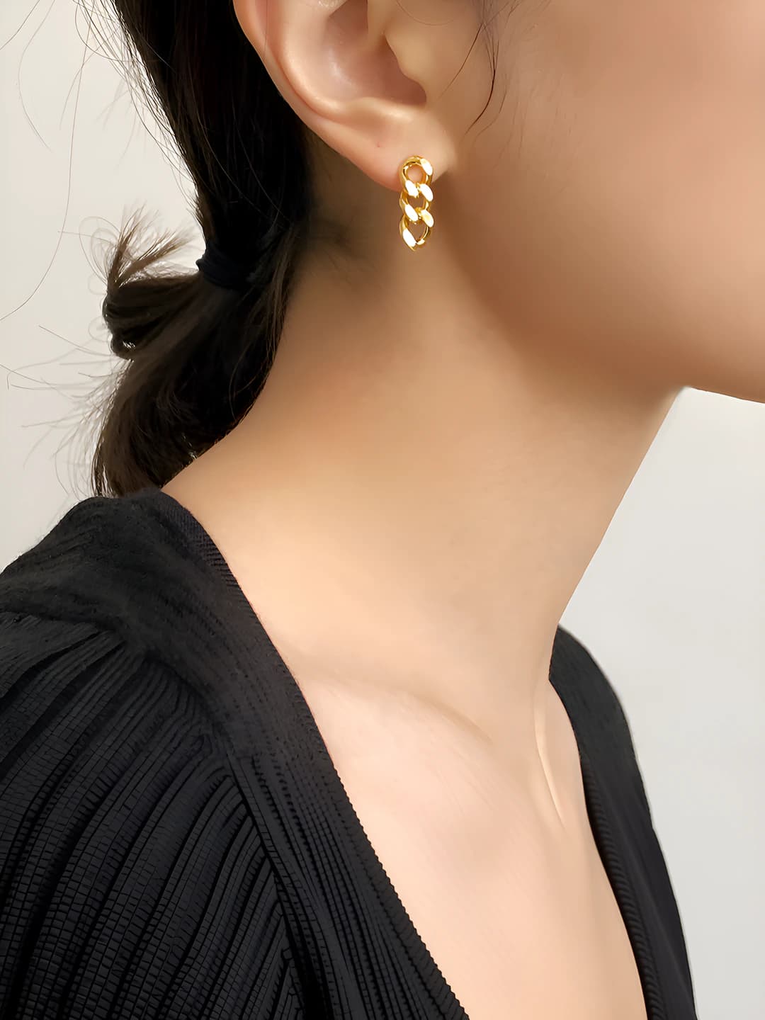 Women's metal chain earrings with 925 silver post, geometric design element, Euro-American style
