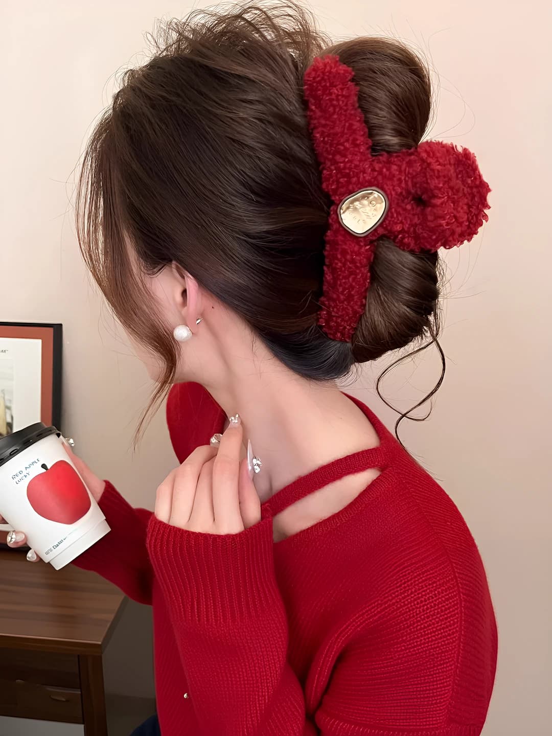 Black hair clip