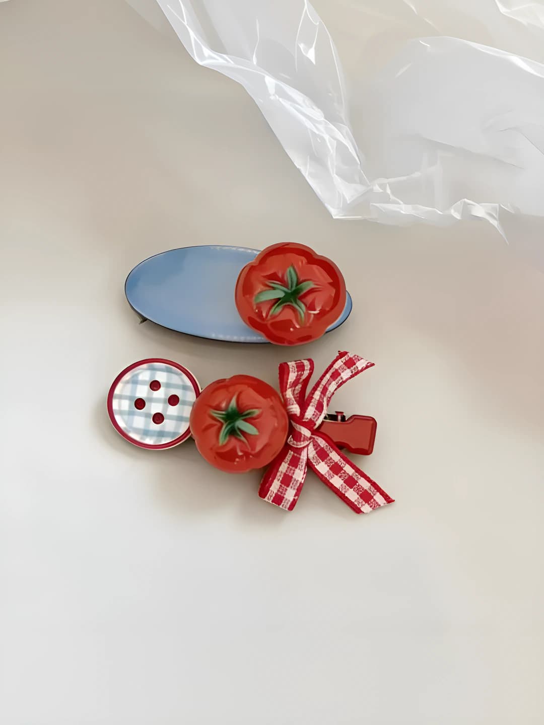 Asymmetric tomato hair clip (1 pair)