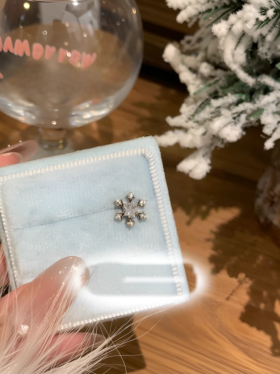 A99483 white five-point star snowflake 1 pc