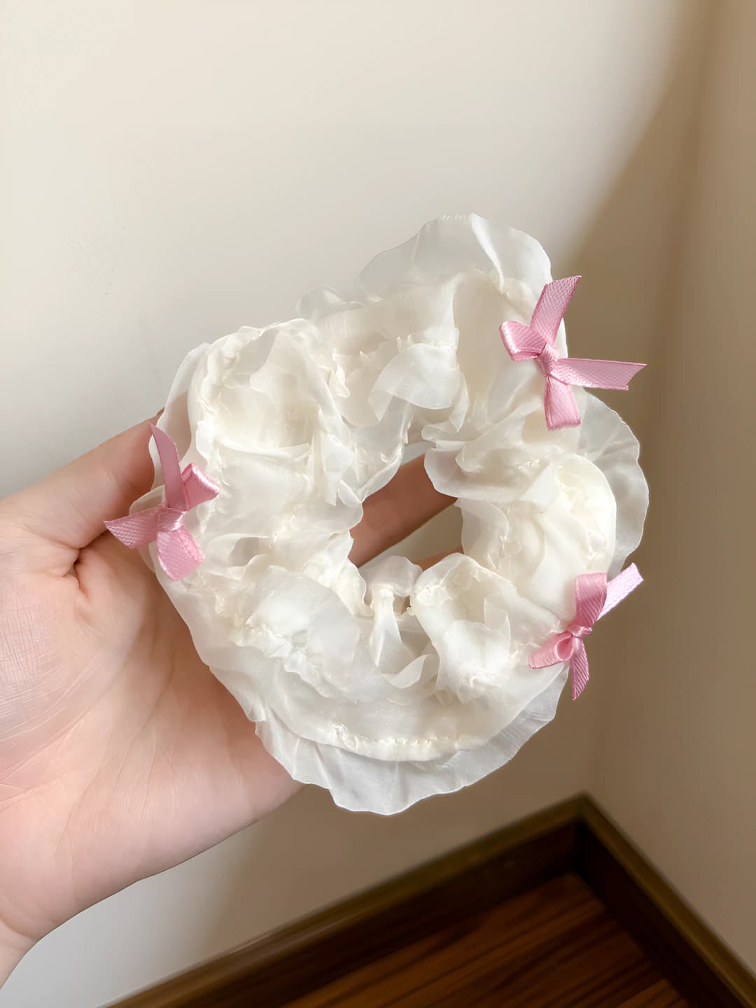 2# Pink bow creamy white