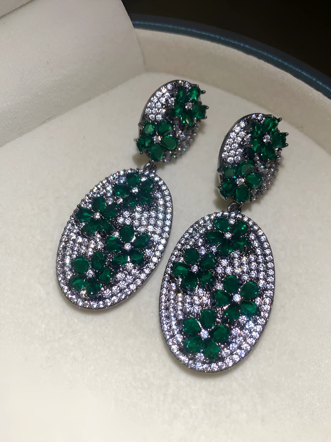 Silver post, Black, Green