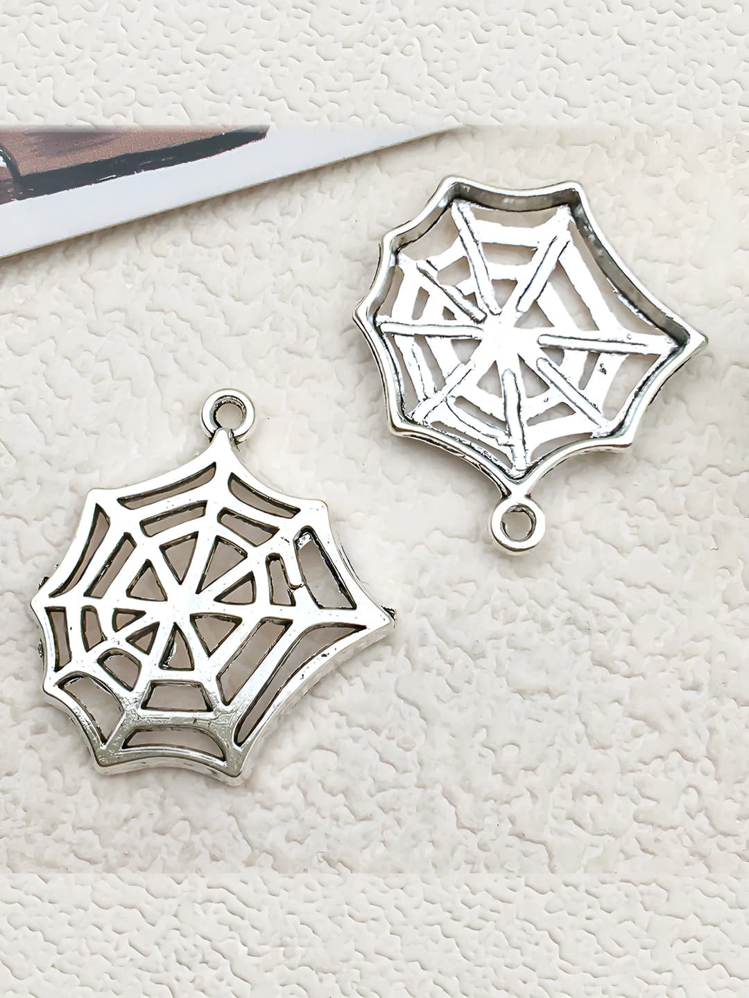 1 pc Halloween hexagonal spider web 27x30mm-1.5g