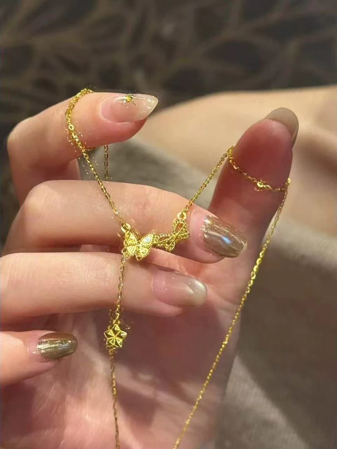 Bow necklace