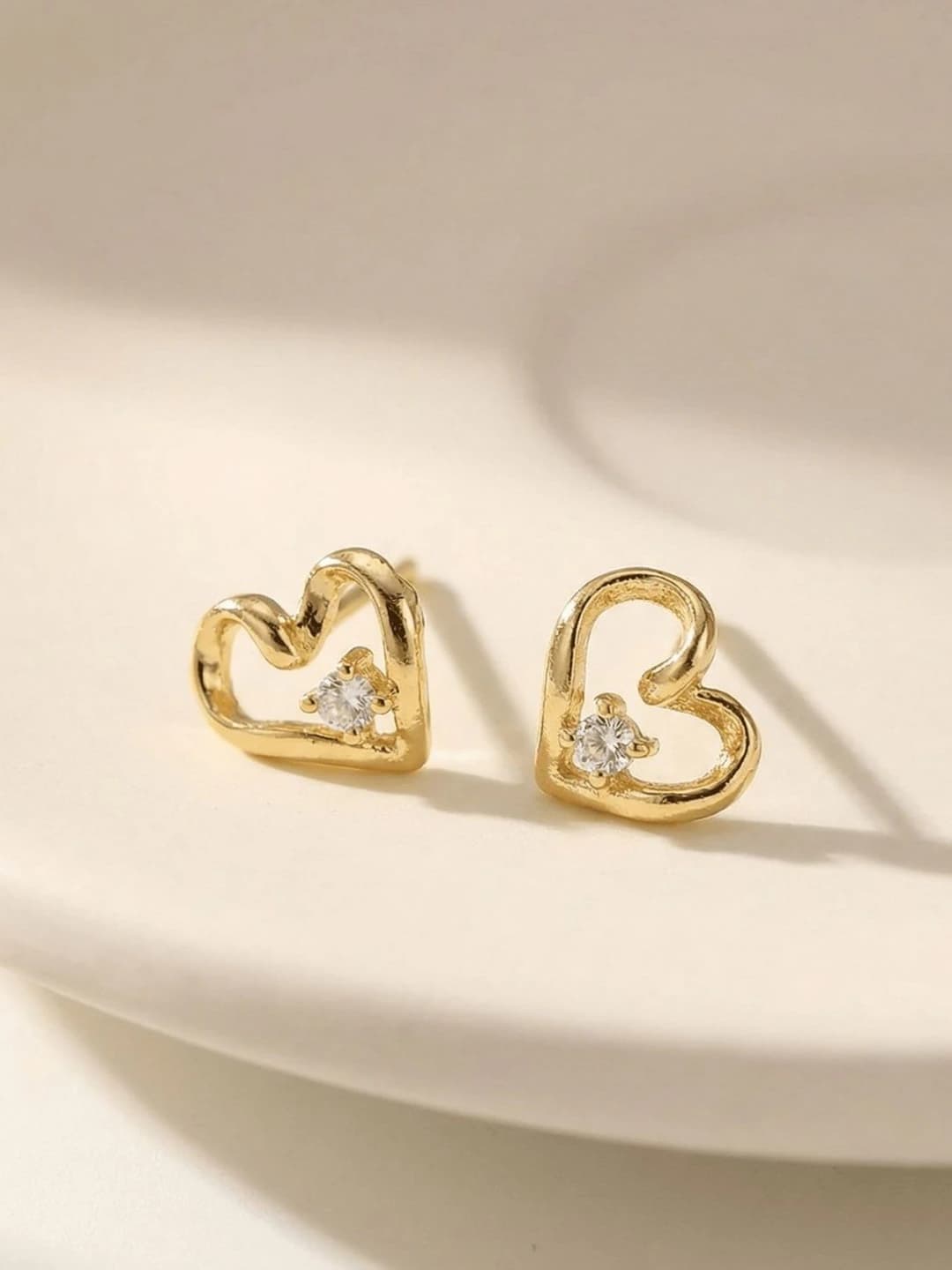 Twisted heart zircon stud, gold, pair