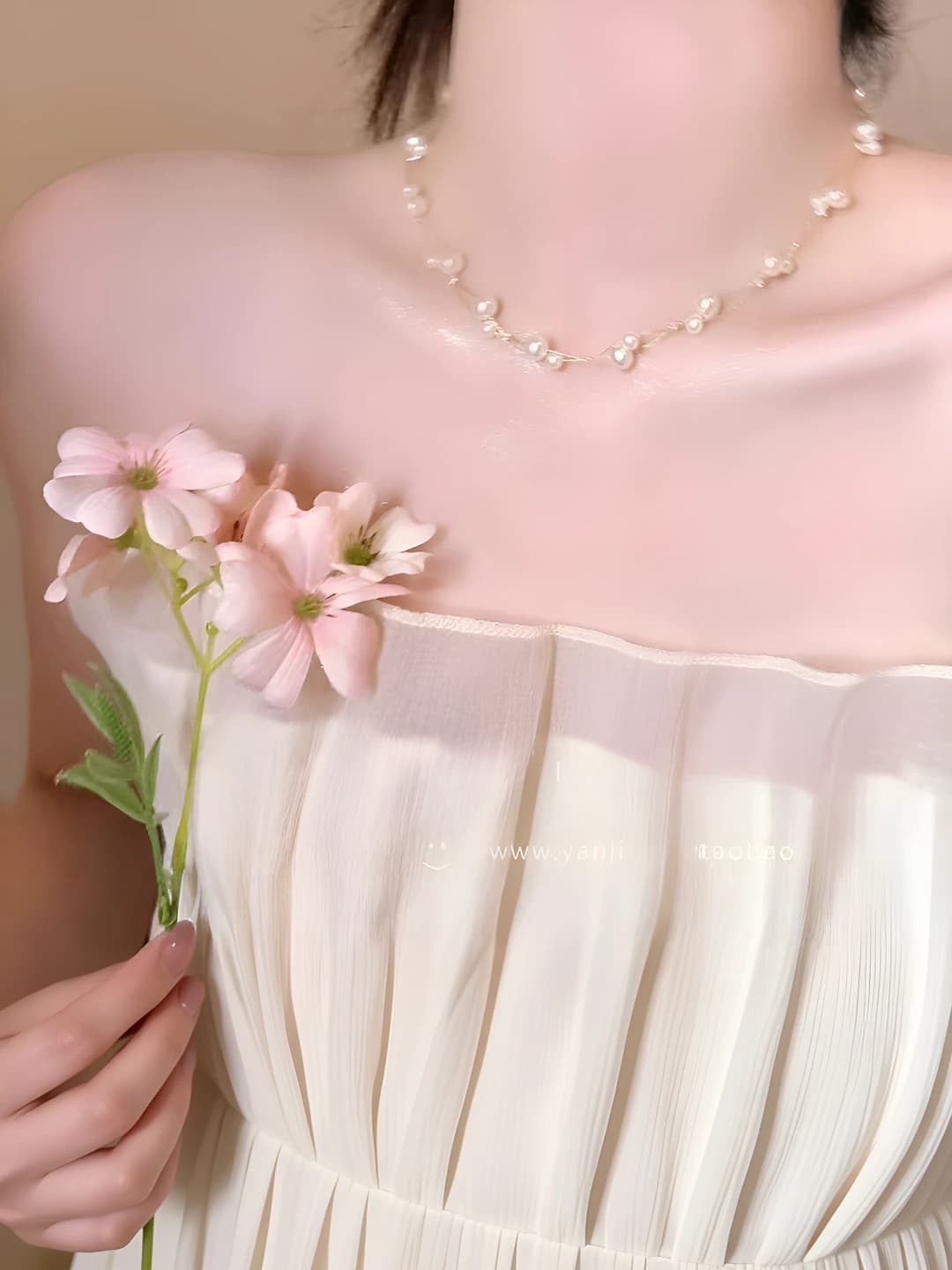 Women's pearl chain necklace in Korean style