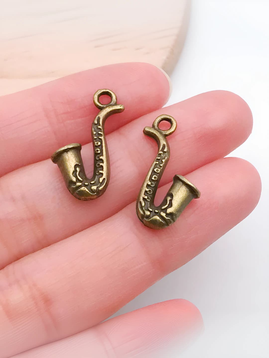 Saxophone 16x24mm-1.55g