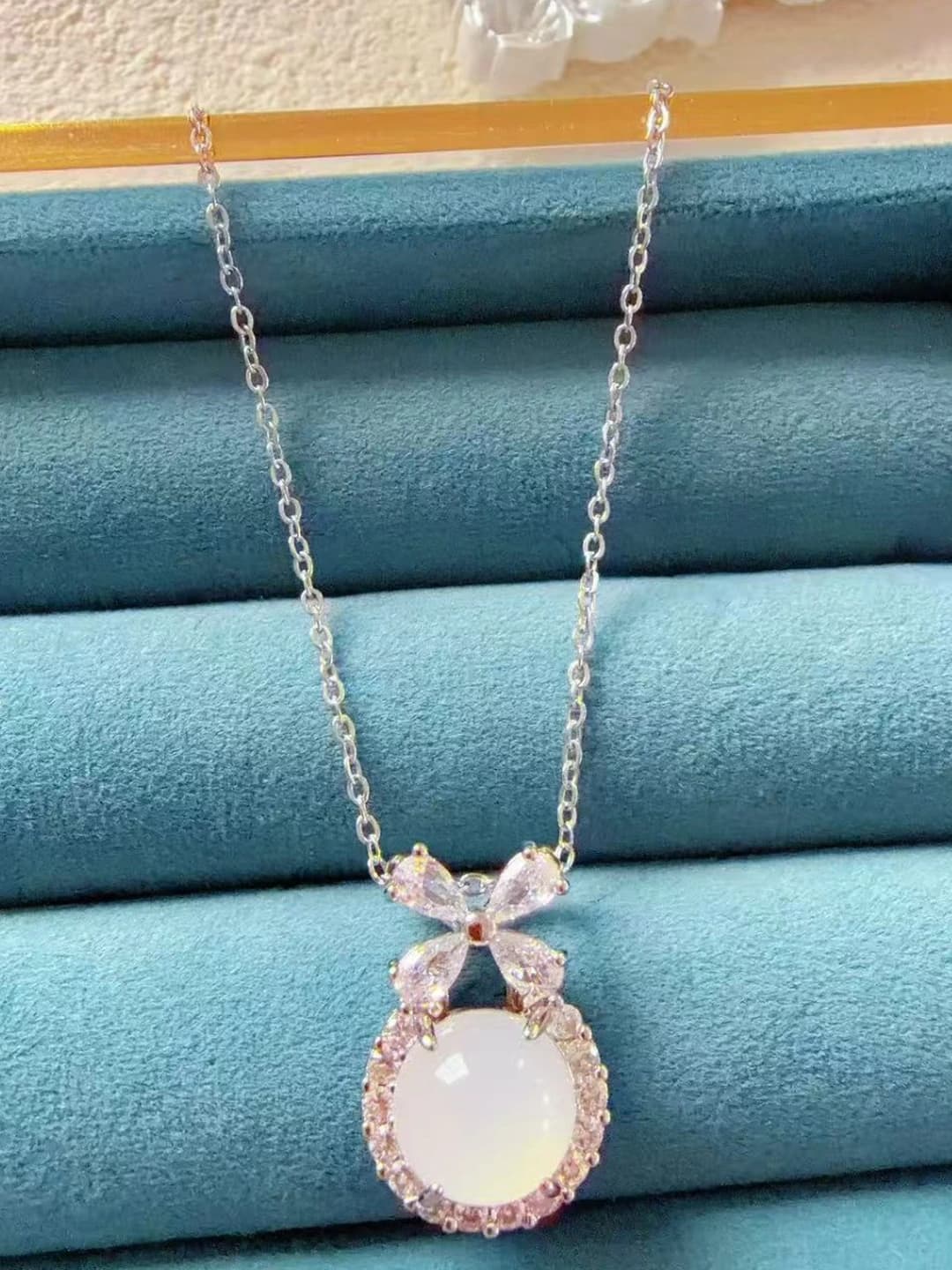 White chalcedony necklace - Silver white