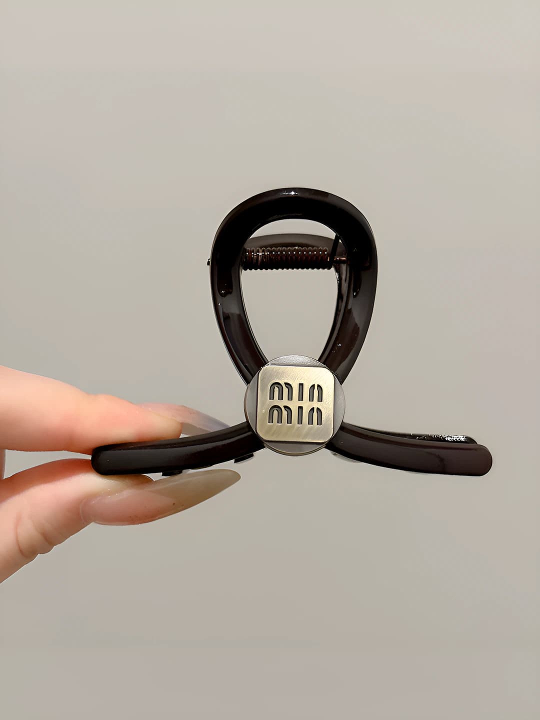 Chocolate brown, medium 8 cm