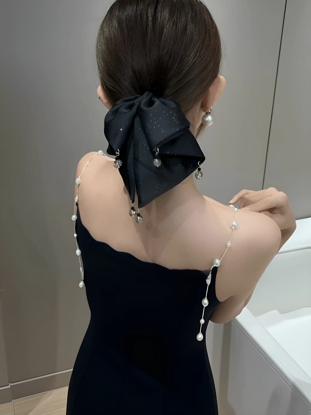 Dangle bow clip