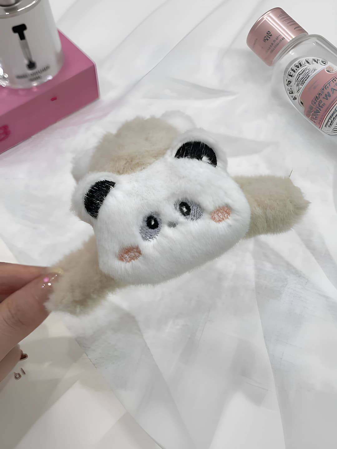 Ikki tomonlama plyushtan panda