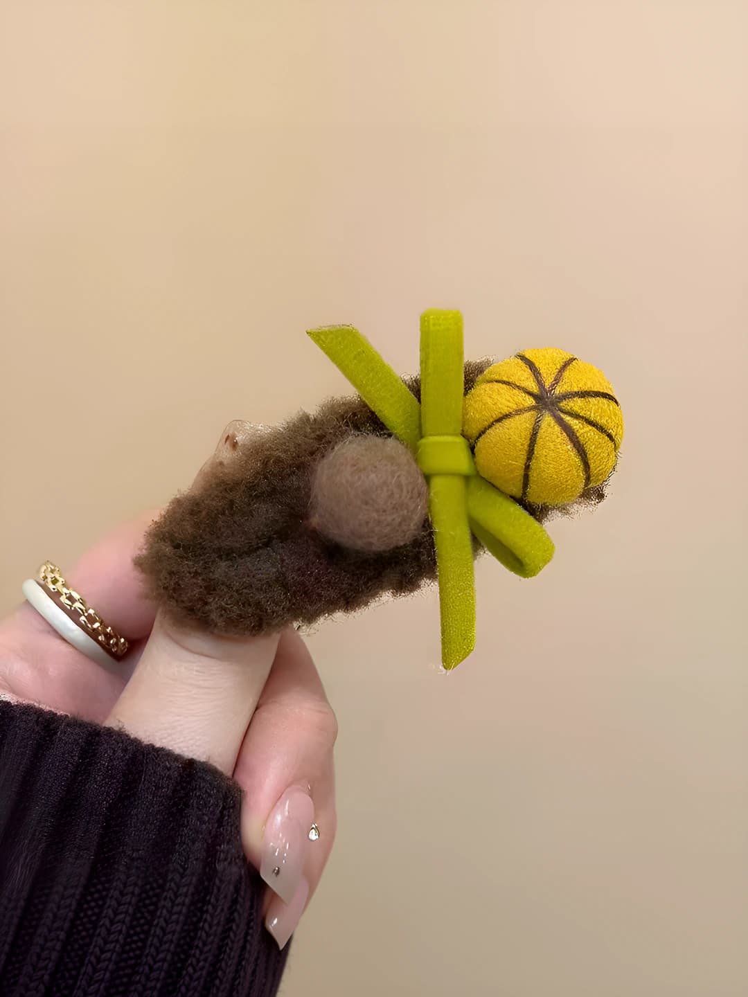 Brown ball hair clip [single pack]