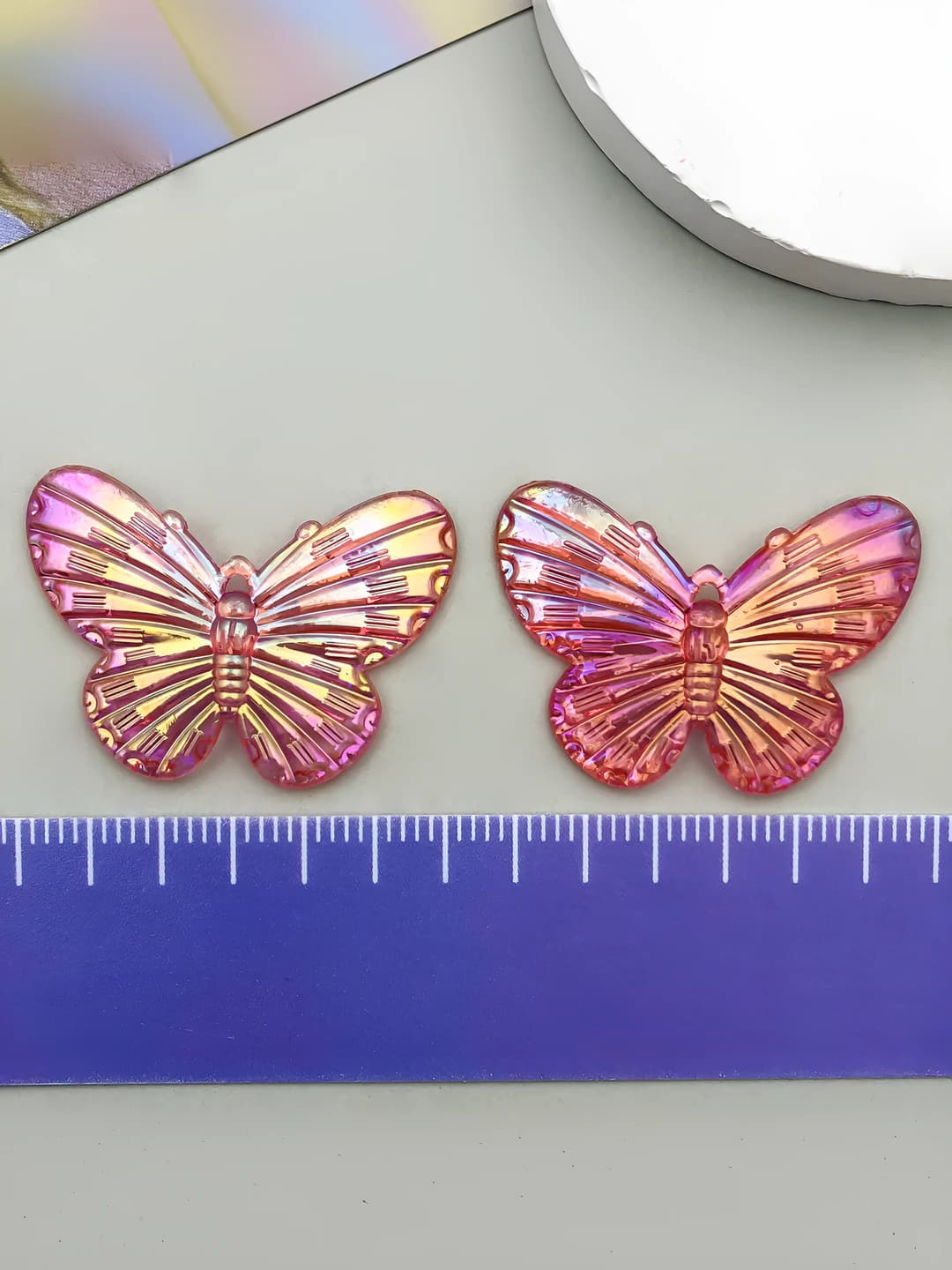 1 шт светло-красный акрил радужная бабочка 30x22mm-0.9g
