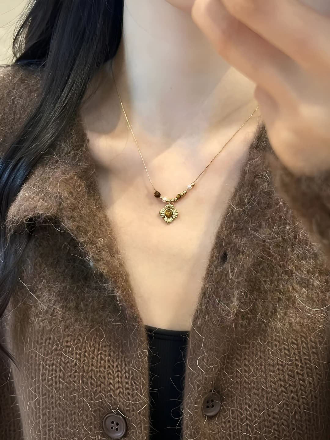 Women's retro caramel floral tiger eye beaded pendant necklace