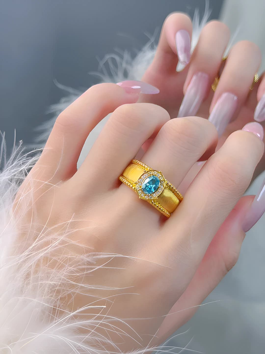 Pigeon egg ring - Red diamond