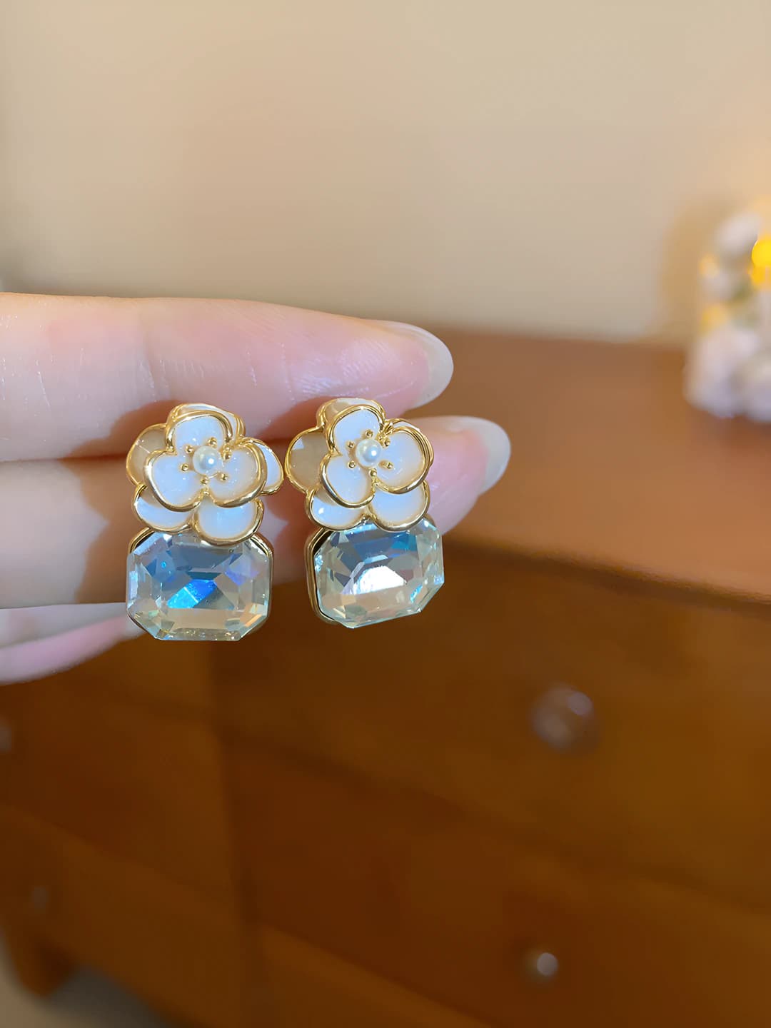 105# Silver - Gold - White