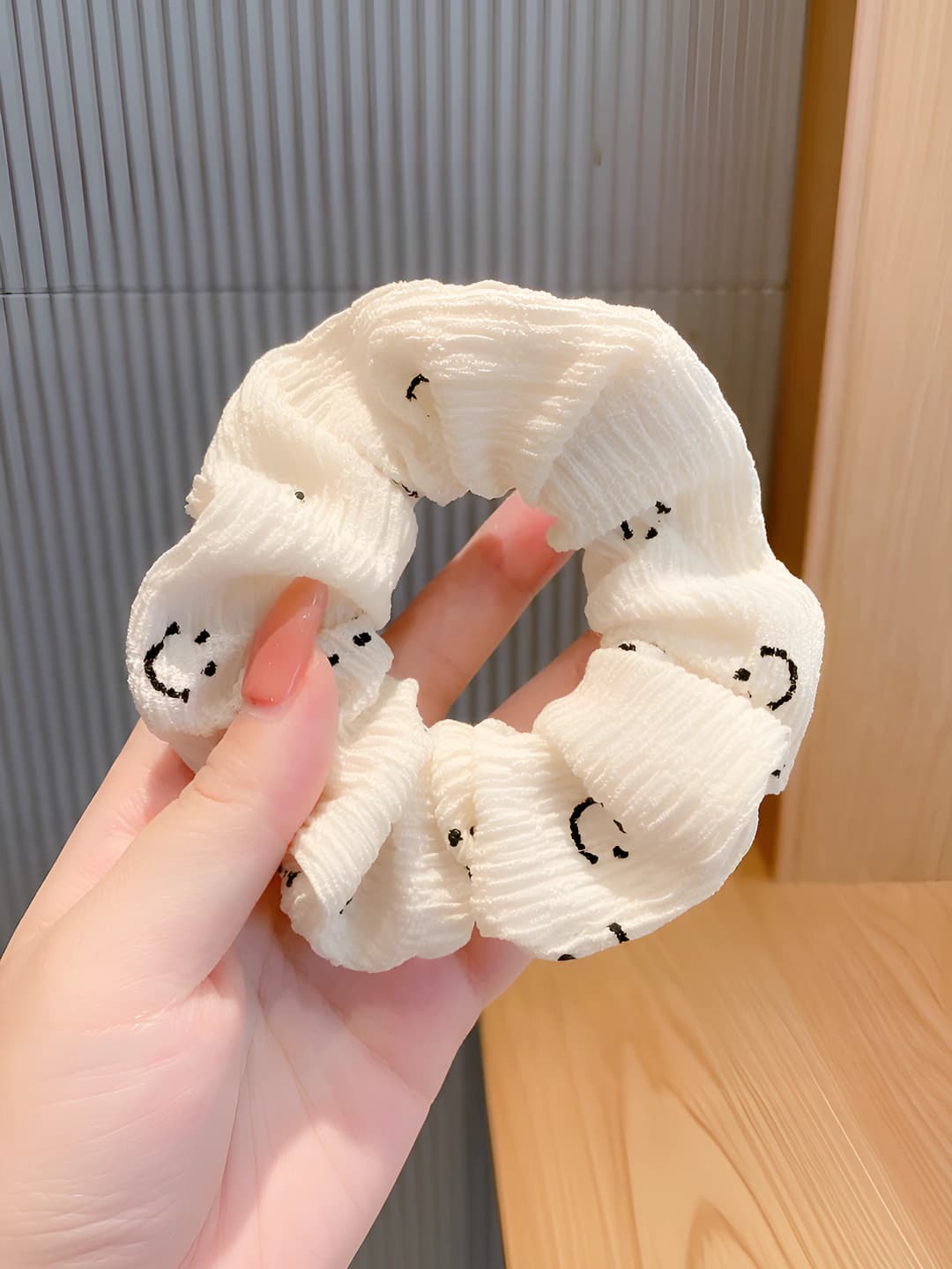 1# Smile Off-white
