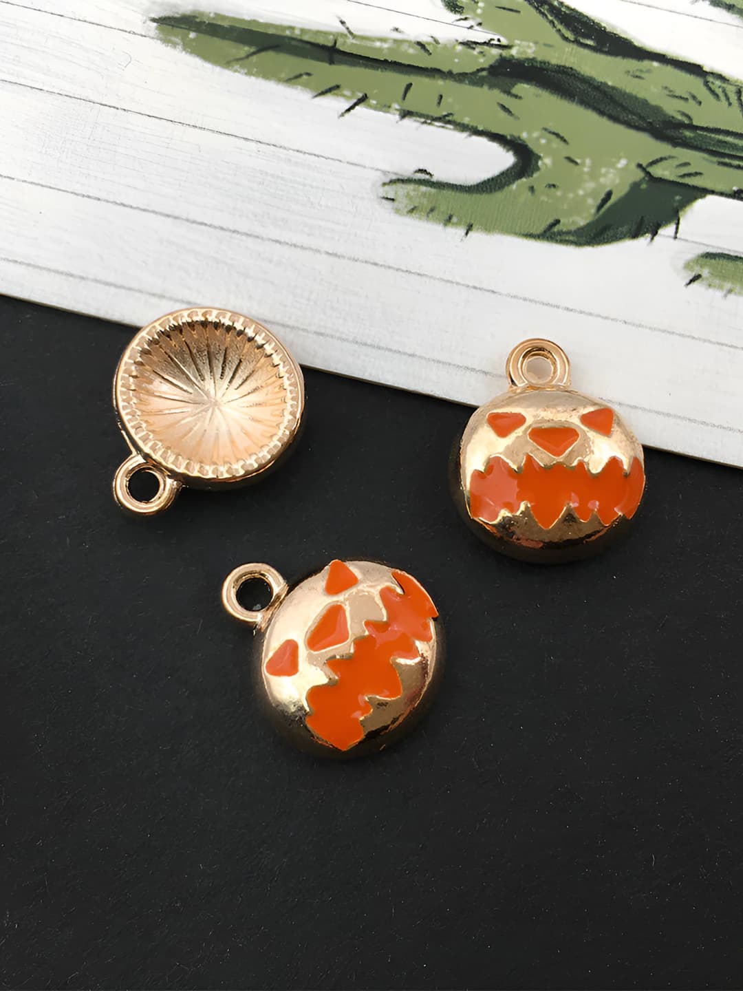 1 ta to'q sariq Halloween baqalari 11x13mm-1g-14011