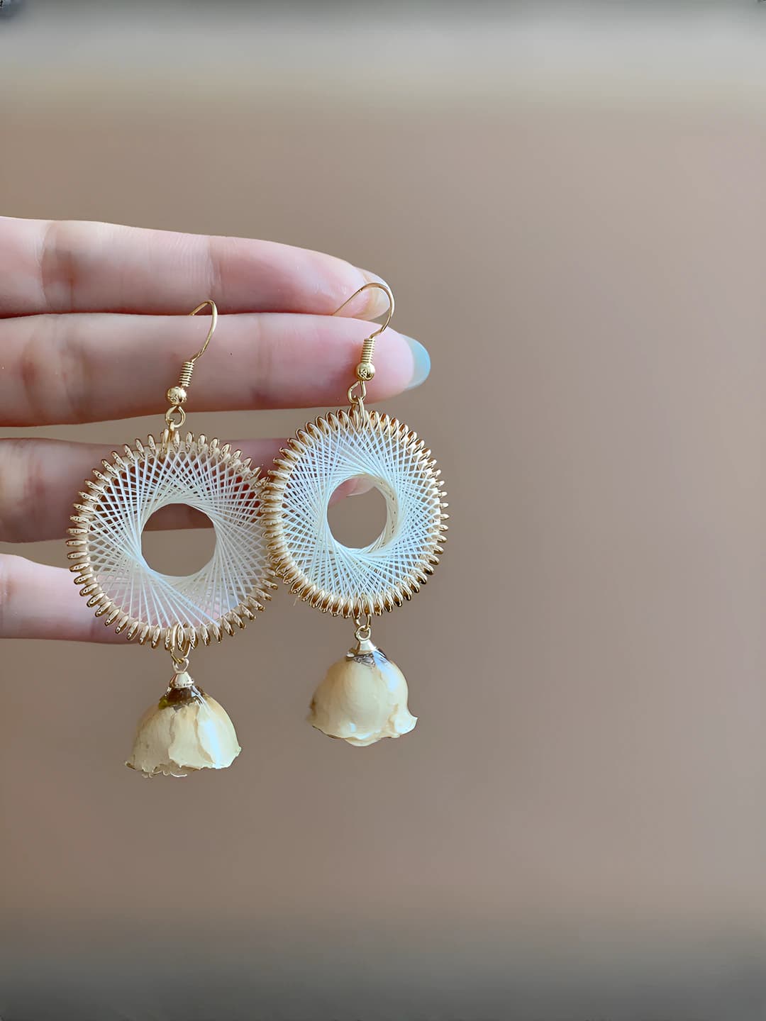 Ear hook - Gold - White