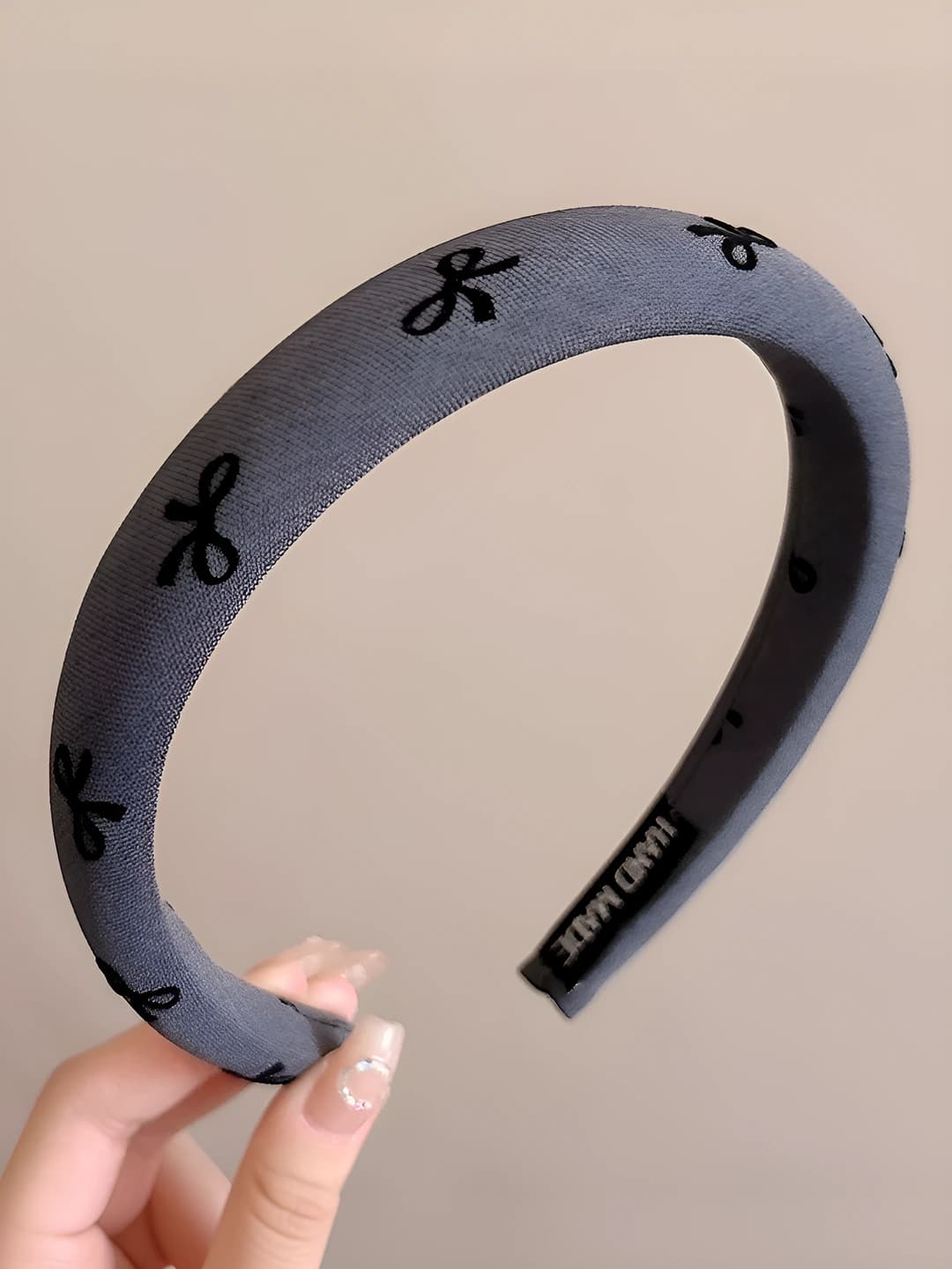 Grey, ~2 cm wide