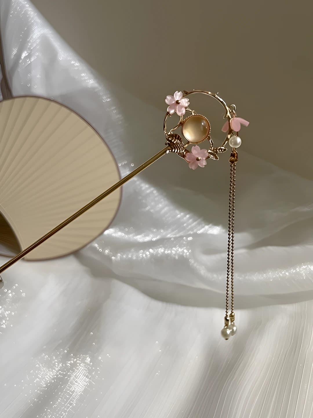 Pink floral cat-eye fringe hairpin