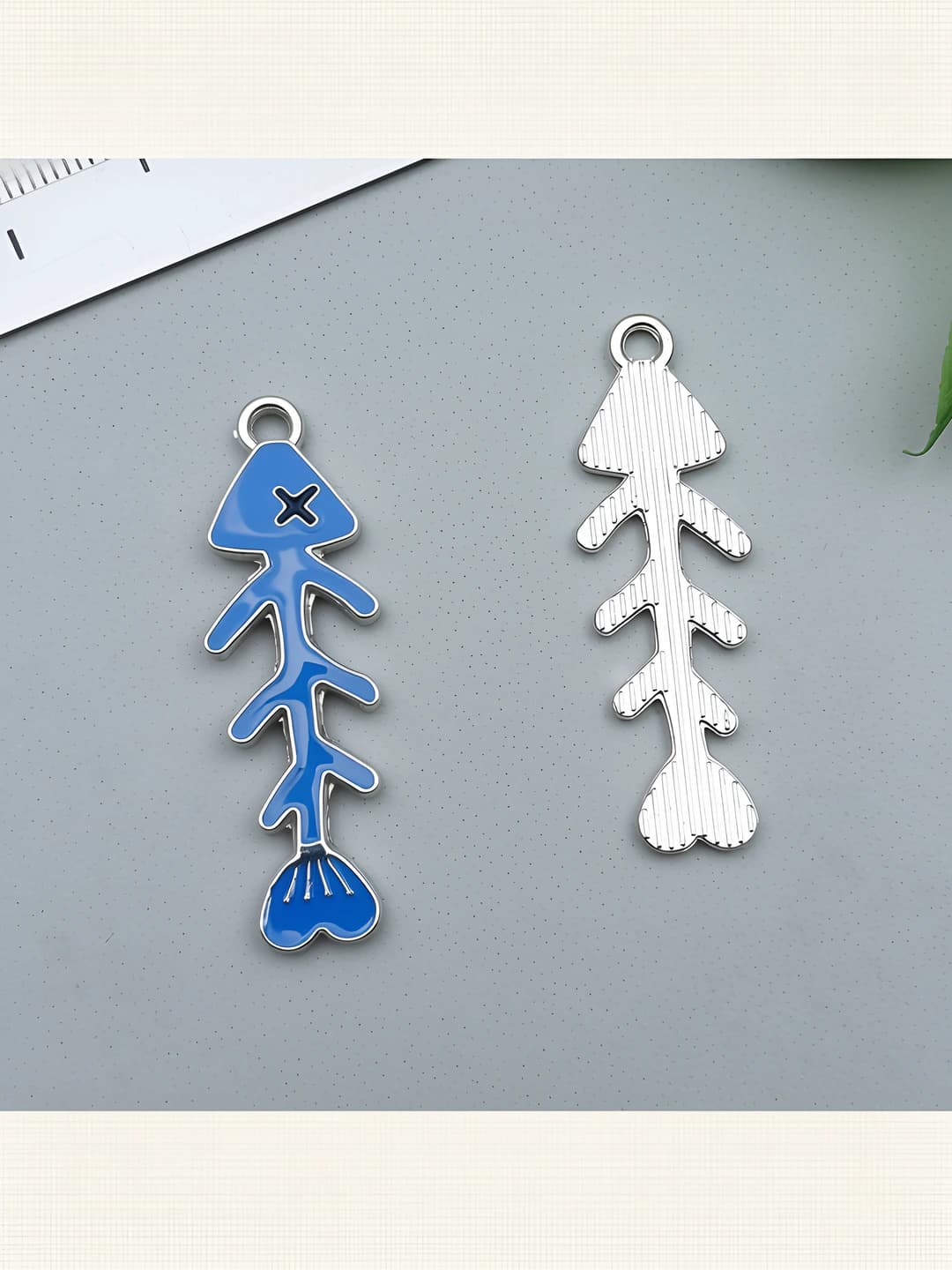 White K lake blue ocean fish bone 35x11x1mm-1.1g